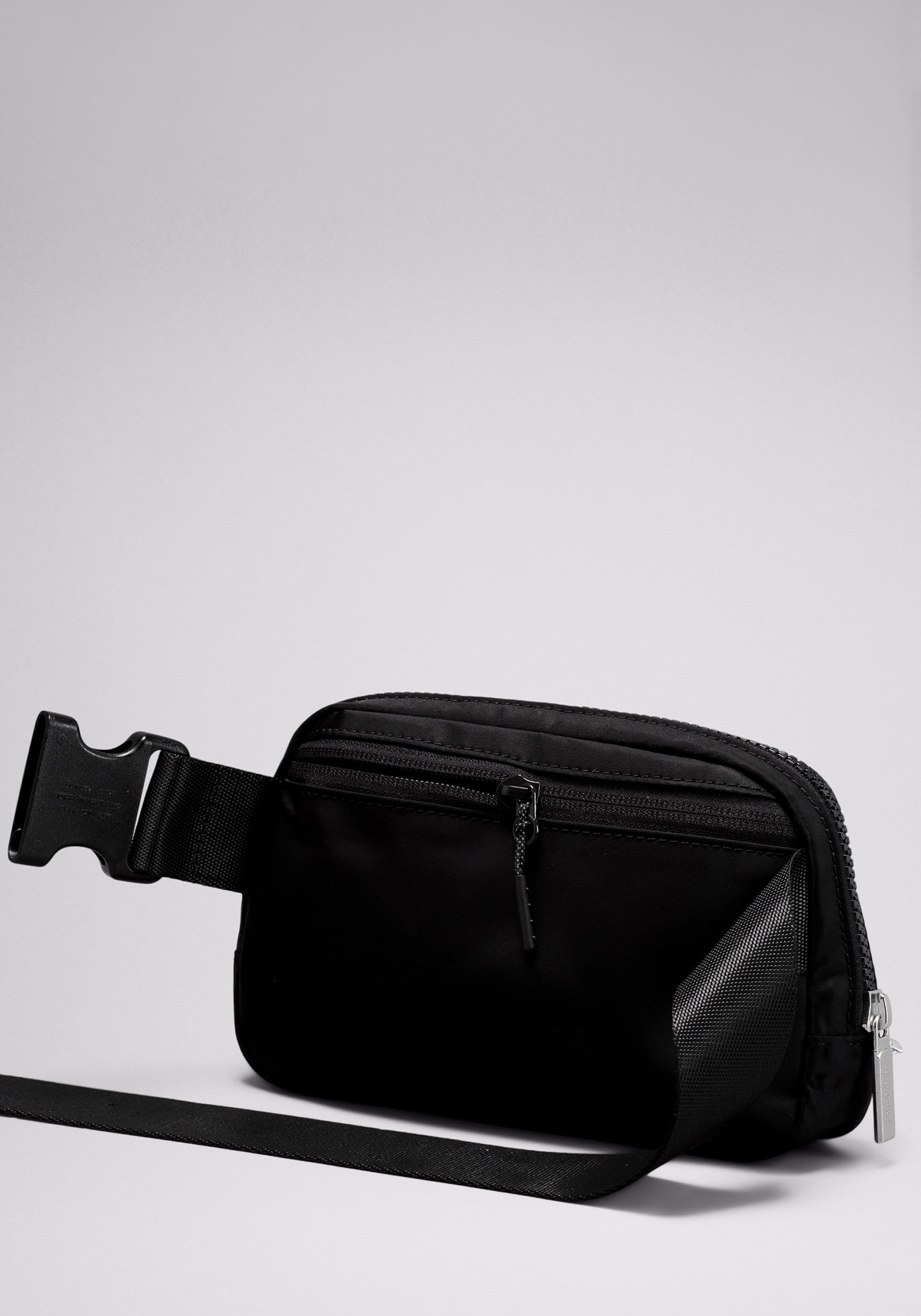 Black newest Everywhere Belt Bag