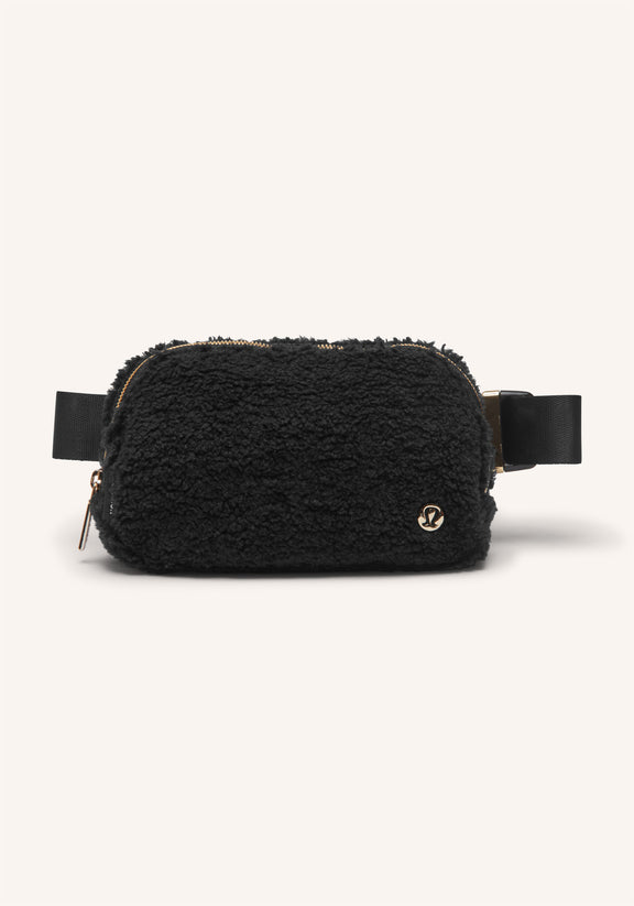 Lululemon Athletica Everywhere Fleece Belt Bag (Black) : :  Clothing, Shoes & Accessories